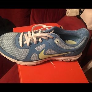 Nike running shoes NWT
